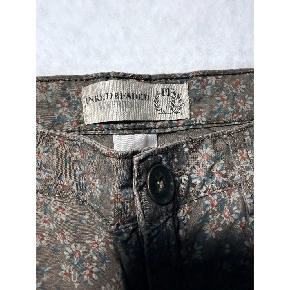 Women's‎ Inked & Faded Floral Daisy Tan Chino Short Size 8